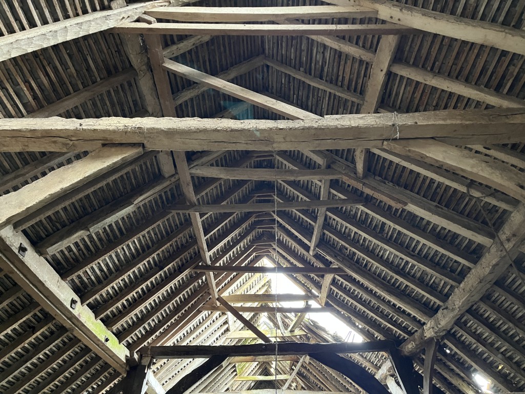 Lot: 133 - PERIOD BARN WITH PLANNING PERMISSION FOR TWO DWELLINGS - Internal view 3 - provided by joint agent